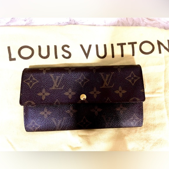 Authentic Louis Vuitton Sarah  Wallet💋 - Picture 2 of 13